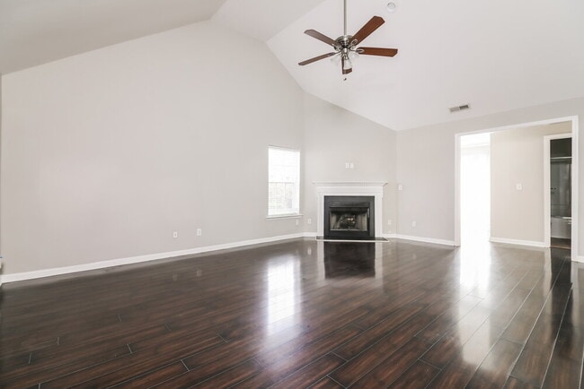 Photo - 553 Texanna Way