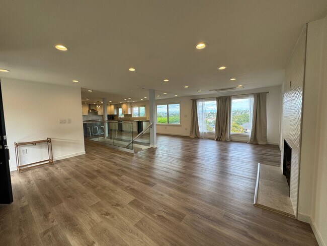 Photo - 4Bd/3Ba Seattle House