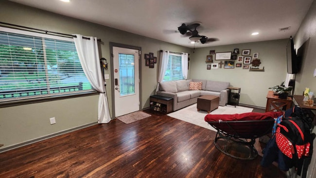 Photo - 906 Penrod Dr