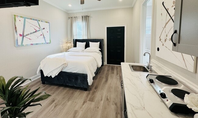 2323 Leonidas St Unidad The Sage Suite