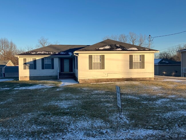 Front yard - 916 N Frederick St Rental
