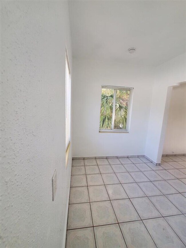 965-975 Biarritz Drive