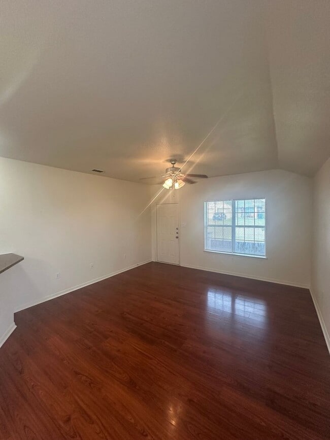 Photo - 3204 Baldwin Loop Unidad B
