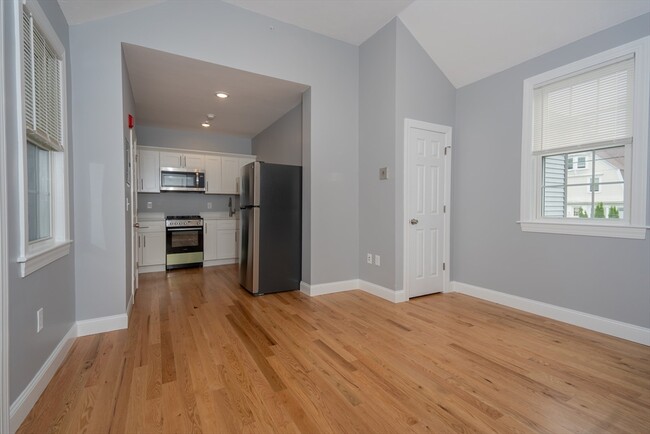 Building Photo - 293 Fayette St Unit 16 Rental