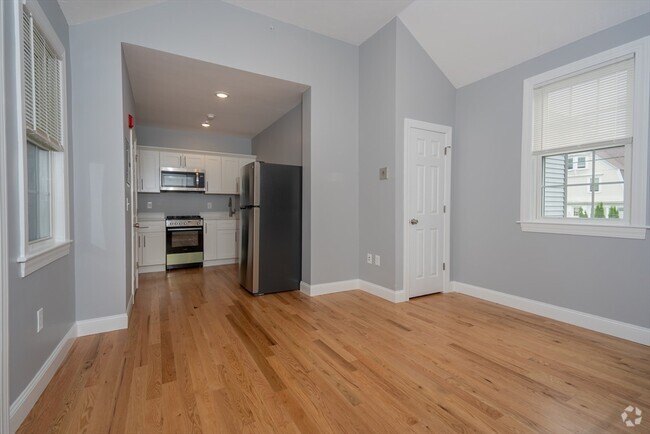 Building Photo - 293 Fayette St Unit 6 Rental