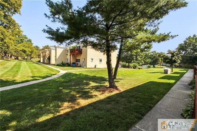 Building Photo - 13 Lake Ave Unit 5A