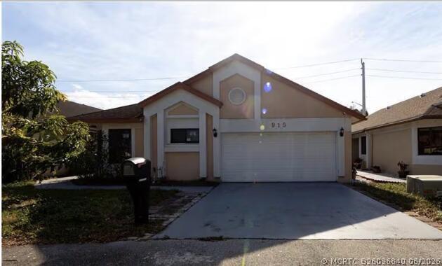 Building Photo - 915 Buttonwood Ave