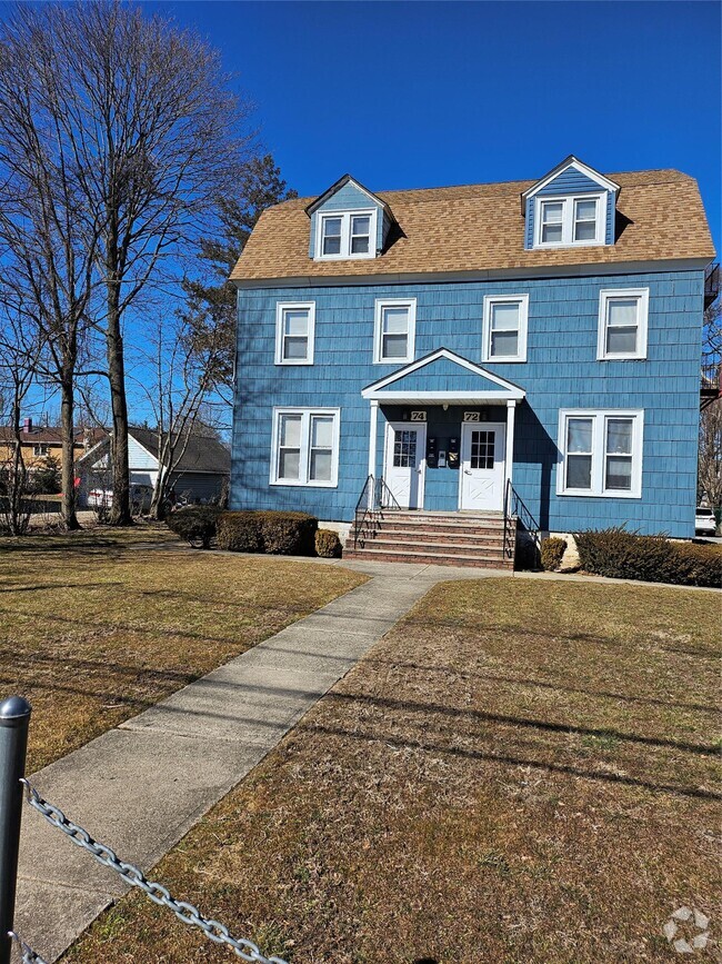 Building Photo - 72 Pearsall Ave Rental