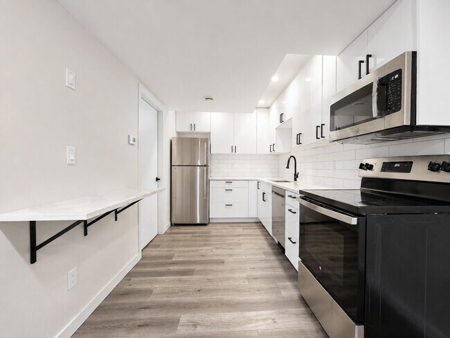 Photo - 20435 25 Av NW