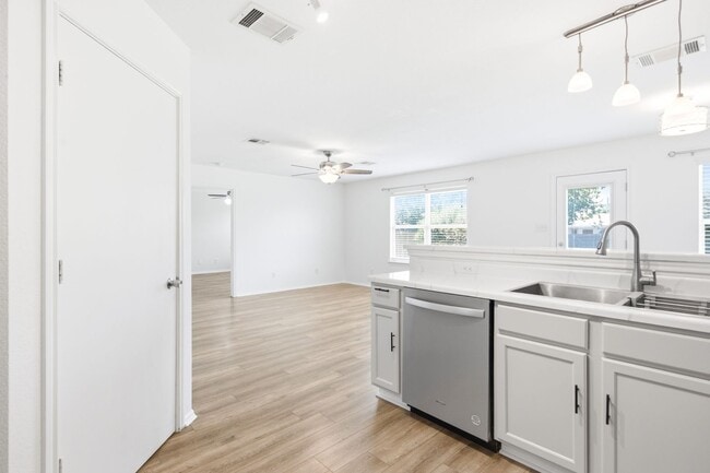 Photo - 209 Rinehardt St