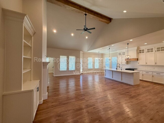 Photo - 801 N 5th St