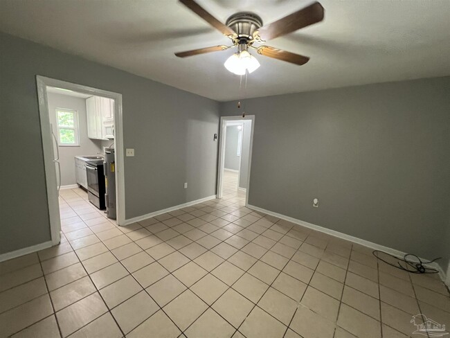 Photo - 103 Ellinor Ct