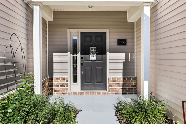 Photo - Charming 3-Bed Townhome in Prime Richmond Hill Location!