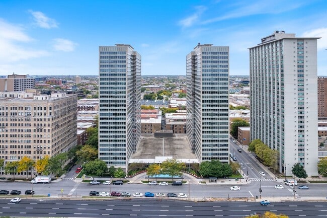 Building Photo - 3550 N Lake Shore Dr Unit 214