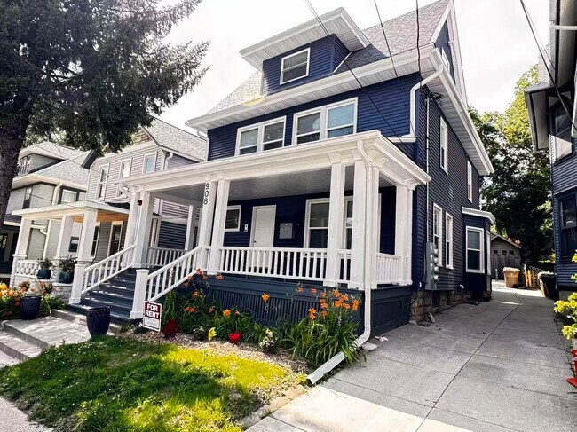 Building Photo - 908 E Gorham St Unit 1