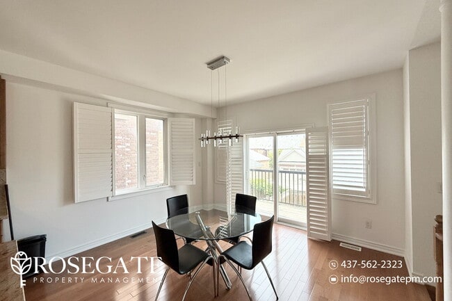 Photo - Stunning Renovated 4-Bedroom + Den Detache...