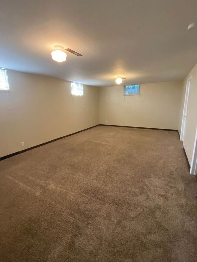 Photo - Spacious 4 bedroom house close to CSU!