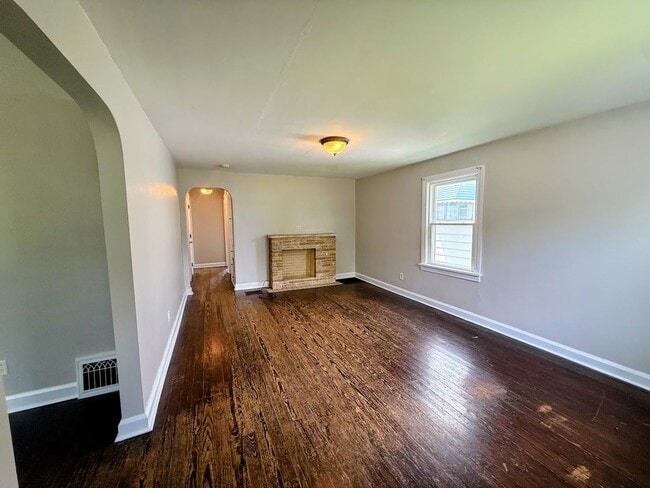 Photo - Spacious 2 bedroom with bonus room for rent - Canton NW