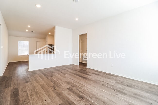 Photo - 121 Jasmine Ct