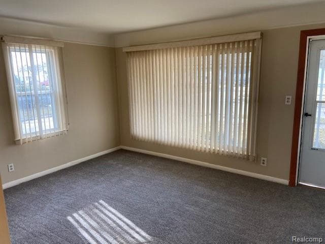 Photo - 4863 Niagara St