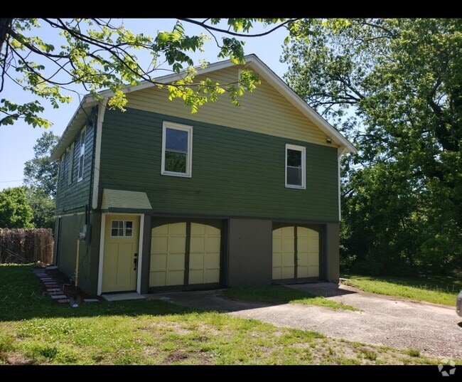 Building Photo - 1245 Lynwyn Ln SE Rental