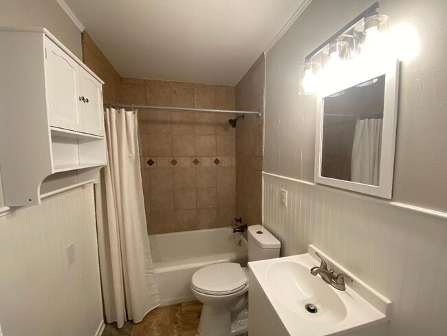 Photo - Charming 2-bedroom, 1 bathroom home.