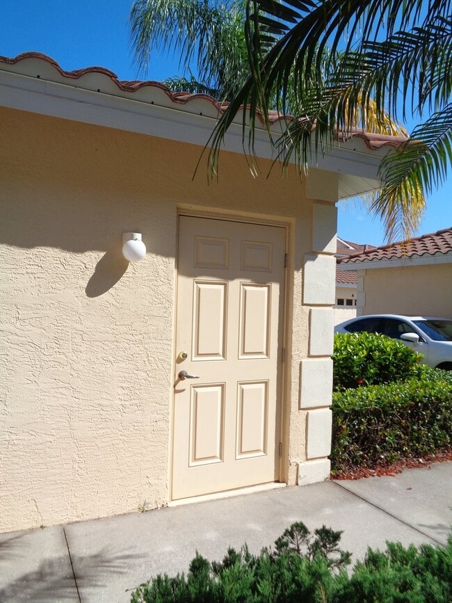 Photo - Available 2BR+Den/2BA/1CG 1st Floor Condo