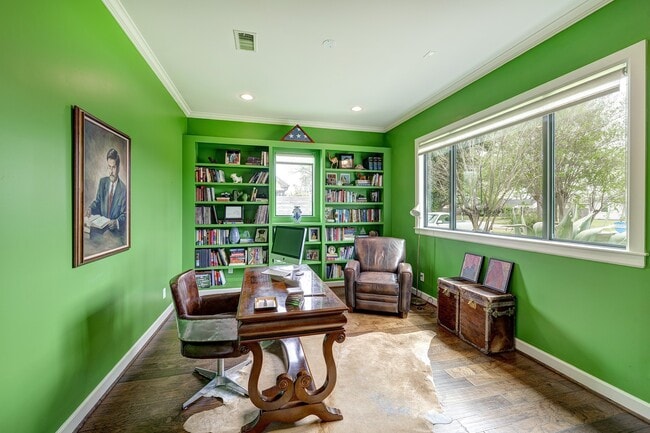 Photo - 224 W 30th St