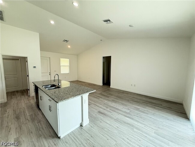 Photo - 611 Greenbriar Blvd