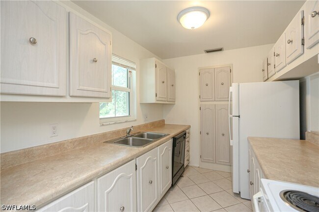 221 Cypress Way E Unit 201