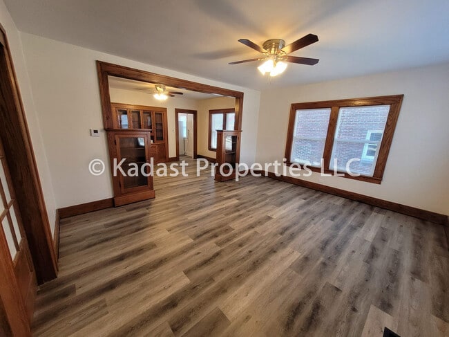 Living Room/Dining Room - 1271 Prairie Ave Unit 1271