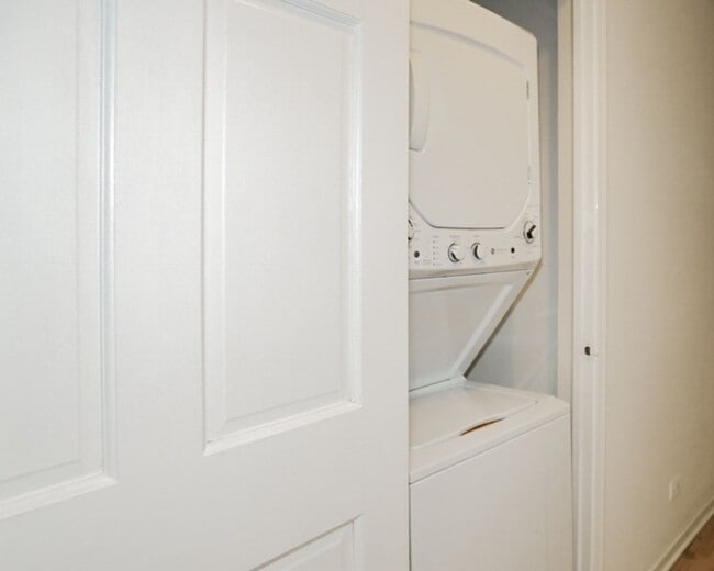 Photo - 2320 N Southport Ave Unit 2