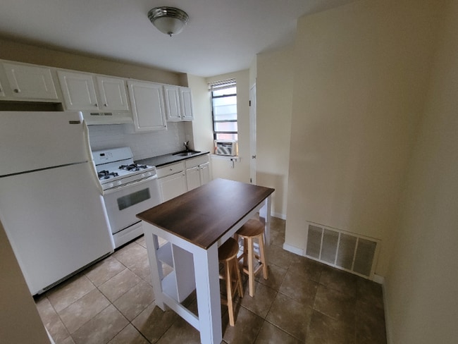 Building Photo - 719 Corinthian Ave Rental