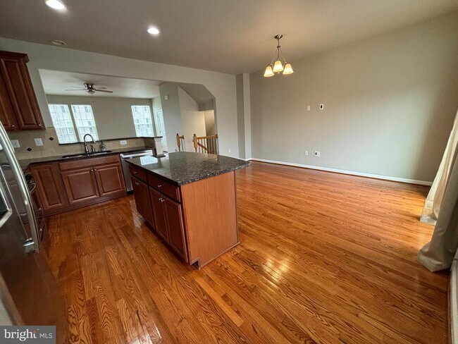 Photo - 115 Chamomile Ct