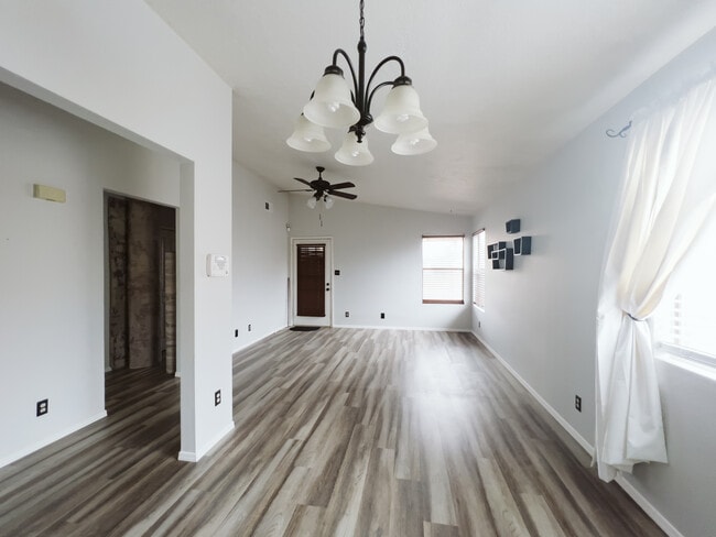 Photo - 964 Charles Dr NE