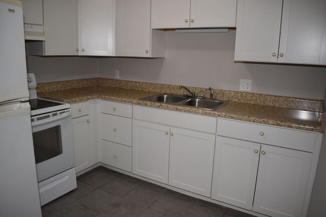 Photo - Cozy & Convenient 1-Bed Unit | Centrally Located Near Bases & Parks Unit E