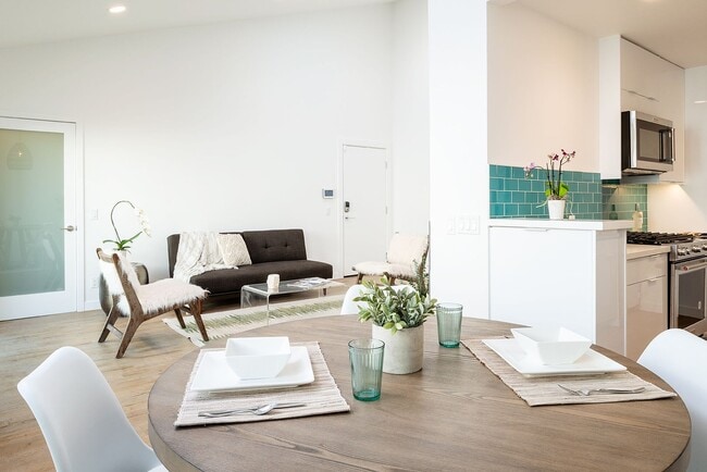 Photo - Off Melrose WEHO Unit 4