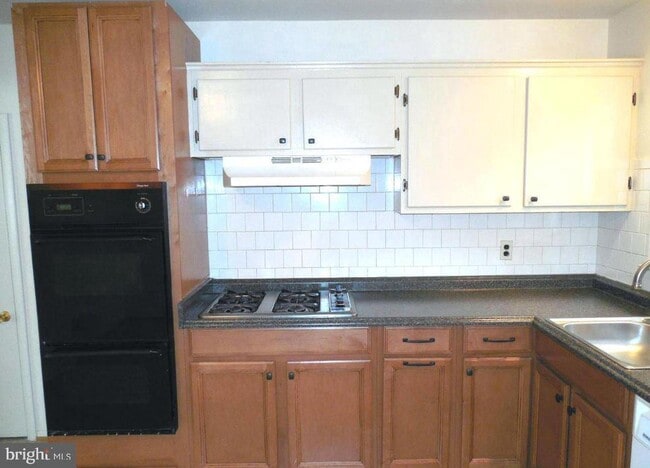 Photo - 6918 Ashbury Dr