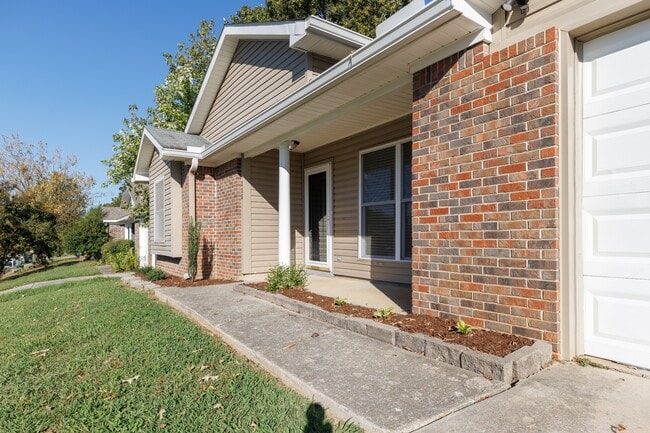 Photo - 208 Mountain Creek Dr