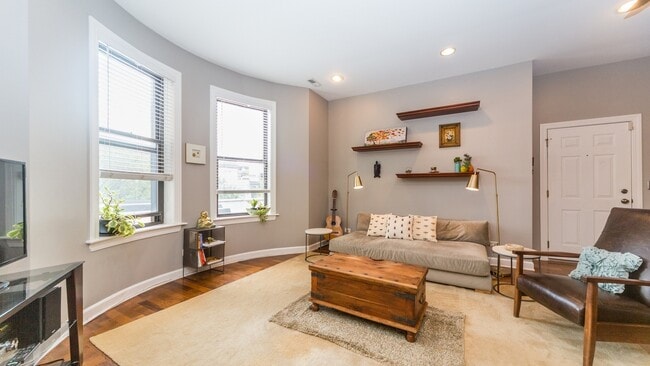 Photo - 561 W Briar Pl Unit 206