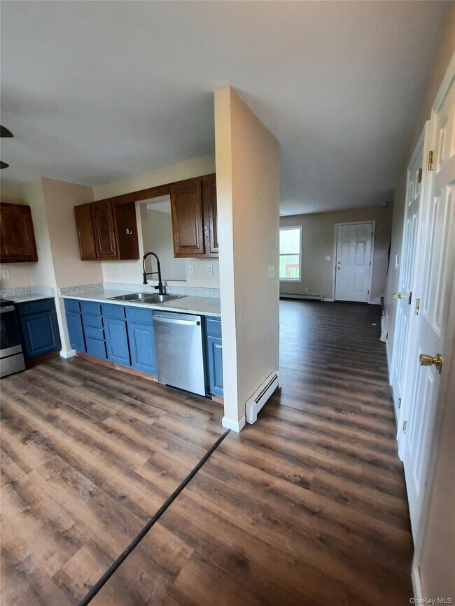 Photo - 131 Ridgebury Rd