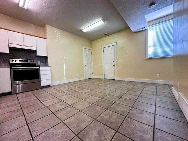 Photo - 18 N 200 E Unit 105