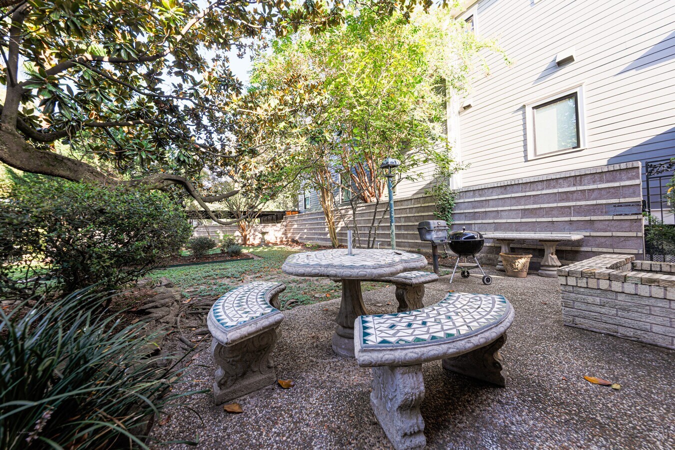 Photo - 1324 Cortlandt St