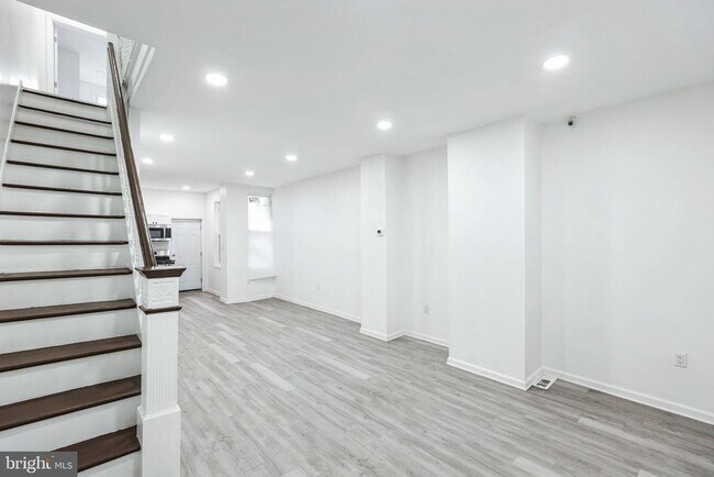 Photo - 5540 Harmer St