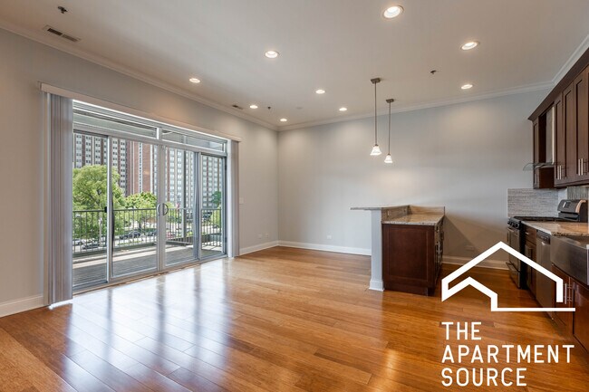 Photo - 1533 W Warren Blvd Unidad 407