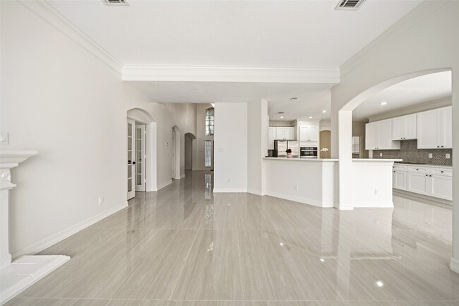 Building Photo - 5622 Lake Pl Dr