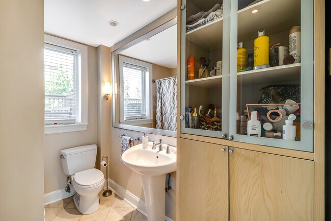 Photo - 2323 Locust St