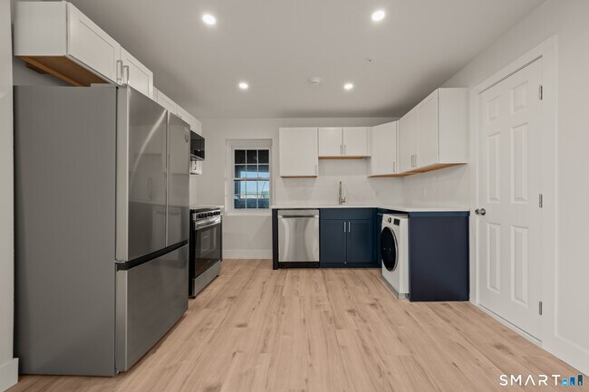 542 Main St Unit 3B