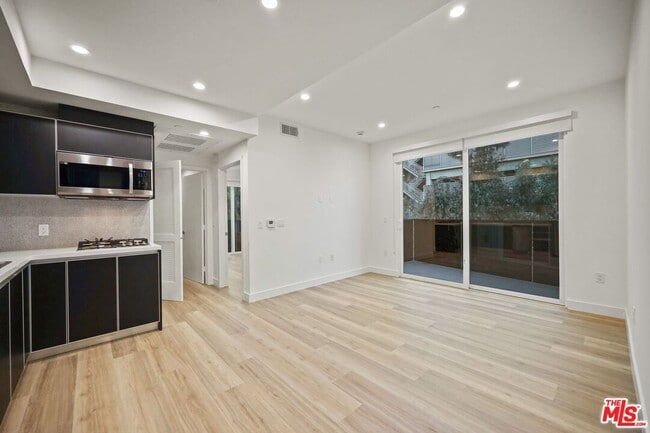 Photo - 951 Ogden Dr Unidad 204