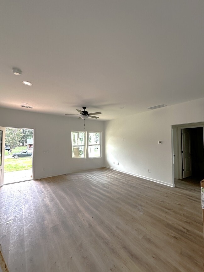 Photo - 400 Henson Cir